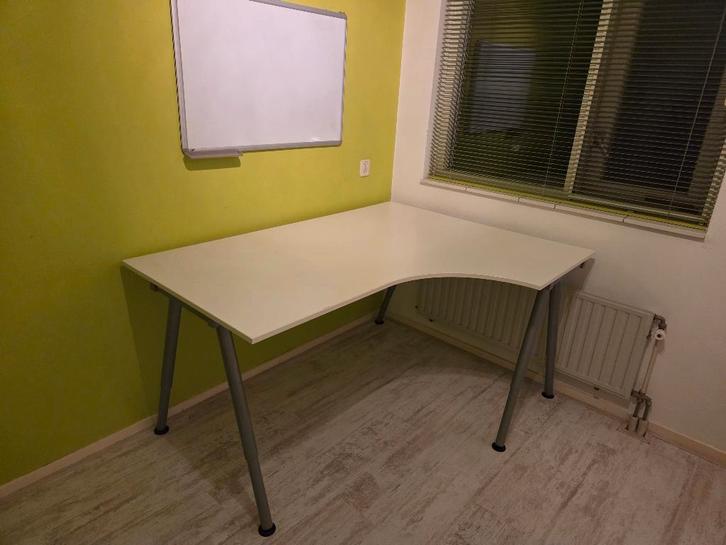 Bureau in hoogte verstelbaar, Huis en Inrichting, Bureaus, Zo goed als nieuw, Bureau, In hoogte verstelbaar, Ophalen