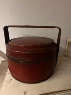Grote oude rode houten chinese hengsel mand ., Antiek en Kunst, Curiosa en Brocante, Ophalen