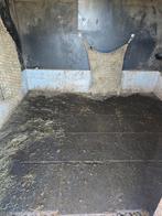 Veel rubberen staltegels.