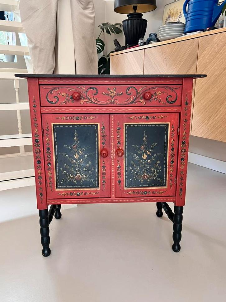 Origineel Roosje Hindeloopen kastje – Fries antiek, Antiek en Kunst, Antiek | Meubels | Kasten, Ophalen