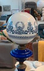Lamp mooie oude olielamp tafellamp blauw glazen voetstuk, Huis en Inrichting, Lampen | Tafellampen, Ophalen of Verzenden