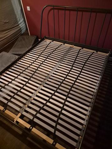Ikea metaal bedframe met lattenbodems beschikbaar voor biedingen