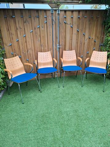 VEPA stoelen beschikbaar voor biedingen