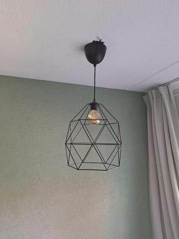 Hanglamp met gloeilamp beschikbaar voor biedingen
