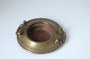 Oude messing bloembak, asbak, schaal met handvaten. beschikbaar voor biedingen