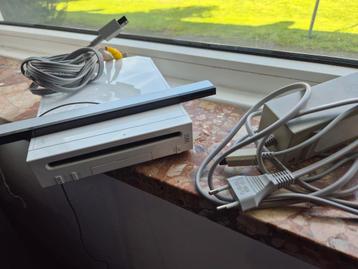 Witte Wii met originele kabels, zonder controller  beschikbaar voor biedingen