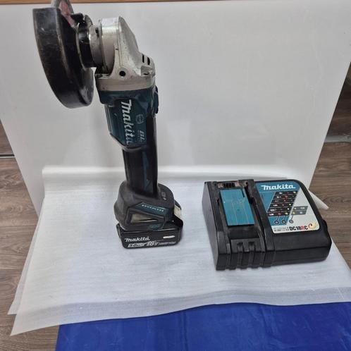 Makita DGA506 Haakse Slijper 5.0 aH accu, lader en garantie, Doe-het-zelf en Verbouw, Gereedschap | Slijpmachines, Haakse handslijpmachine