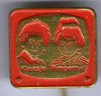 Klaasje & Pimpernel rood op koper strip speldje ( S_048 ), Verzamelen, Speldjes, Pins en Buttons, Verzenden, Nieuw, Figuurtje