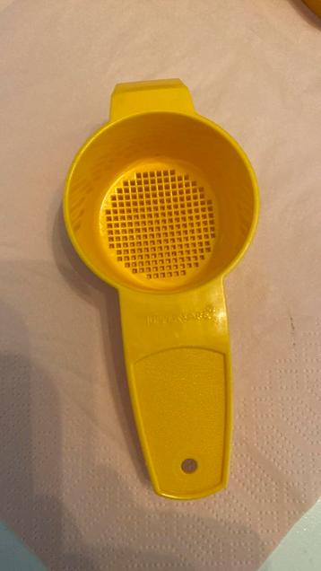 Zeefje  tupperware beschikbaar voor biedingen