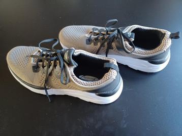 Sneakers mt 43 beschikbaar voor biedingen