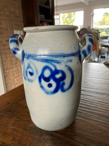 Keulse pot beschikbaar voor biedingen