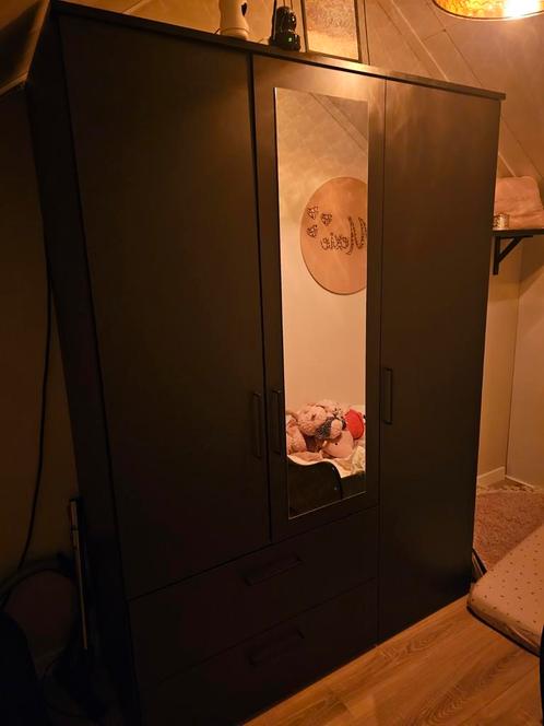 3 deurs kledingkast zwart nog zgan!, Huis en Inrichting, Kasten | Kledingkasten, Zo goed als nieuw, 150 tot 200 cm, 50 tot 75 cm