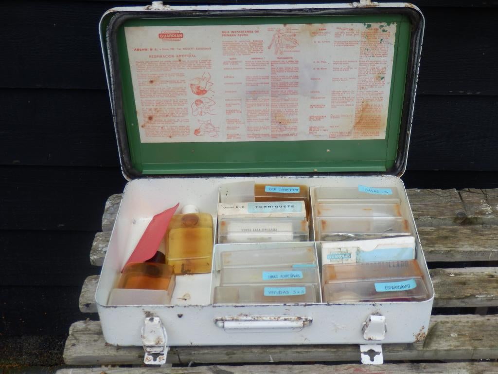 Oude Spaanse EHBO koffer, Ophalen of Verzenden, Gebruikt, Metaal