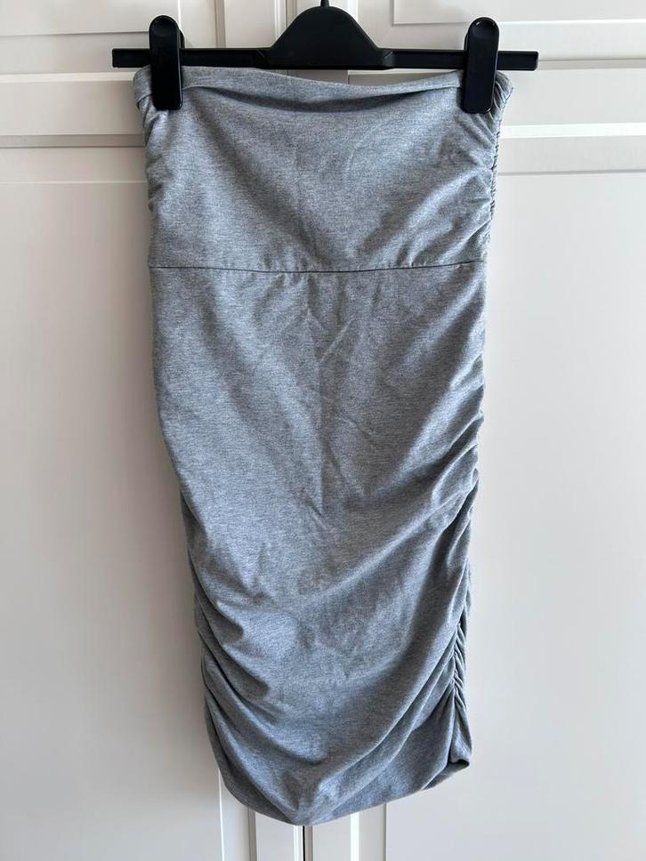 Lichtgrijze rimpelrok van Venducci. Maat 164 (XS). Nieuw!, Kleding | Dames, Rokken, Nieuw, Maat 34 (XS) of kleiner, Grijs, Knielengte