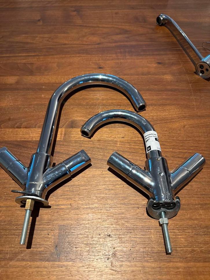 2 Kranen (Keuken & Wastafel), Doe-het-zelf en Verbouw, Sanitair, Zo goed als nieuw, Kraan, Chroom, Ophalen of Verzenden