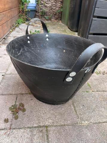 Leuke mand voor bv hout of als opbergmand beschikbaar voor biedingen