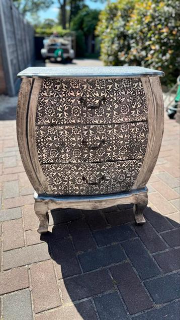 Dressoir ladekastje met barok motief! beschikbaar voor biedingen