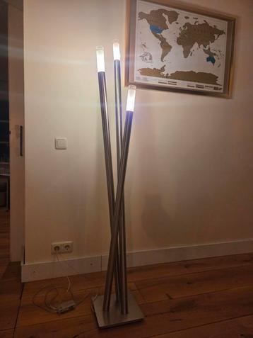 Moderne Staande Lamp met 3 Lichtpunten Led beschikbaar voor biedingen