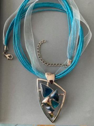 Turquoise zeegroene ketting stalen hanger met emaille beschikbaar voor biedingen