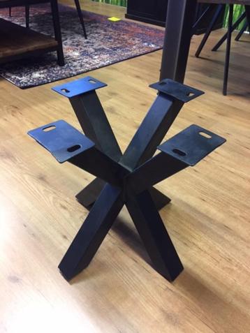 Stalen Spinpootje 38cm hoog e.a. voor salontafel  bijv: beschikbaar voor biedingen