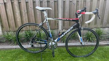 Thompson Capella volledig carbon beschikbaar voor biedingen