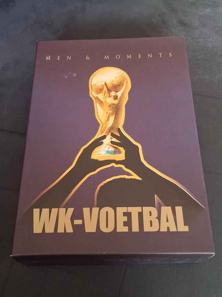 WK Voetbal Men & Moments (2006), Verzamelen, Sportartikelen en Voetbal, Zo goed als nieuw, Boek of Tijdschrift, Ophalen of Verzenden