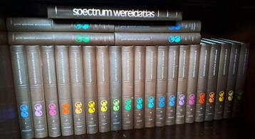 grote spectrum encyclopedie en atlas beschikbaar voor biedingen