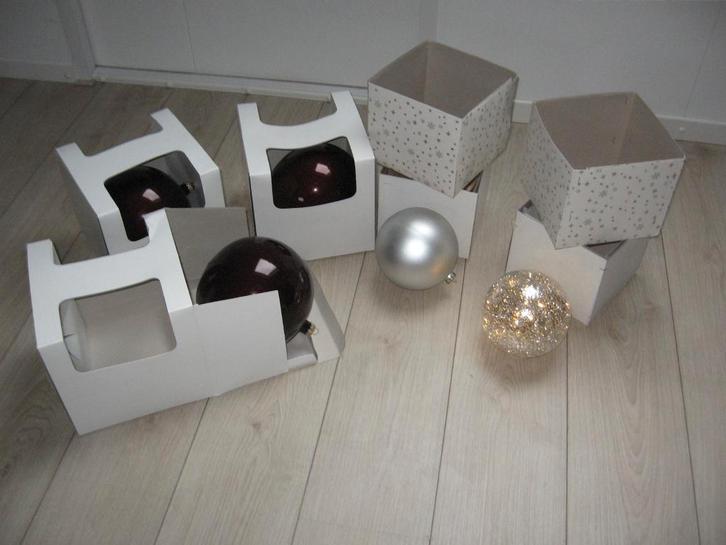 5 grote nw kerstballen 13 - 14 -19 cm diameter samen €15.00, Diversen, Kerst, Nieuw, Ophalen of Verzenden