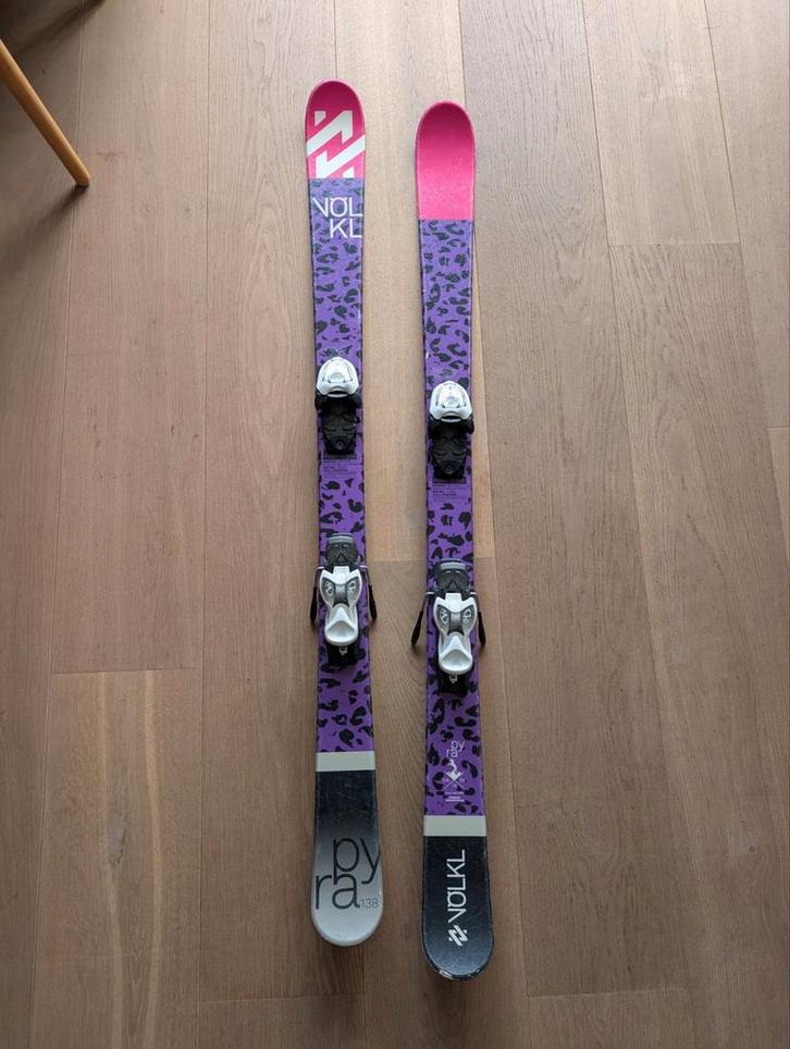 Volkl Pyra Kinderski's 138cm twintip, Sport en Fitness, Skiën en Langlaufen, Gebruikt, Ski's, Skiën, Carve, 100 tot 140 cm, Ophalen of Verzenden