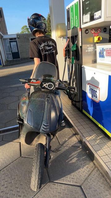 Vespa sprint brom in onderdelen!   beschikbaar voor biedingen