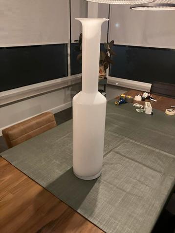 Witte glazen vaas - Stijlvol & Elegant 81 cm hoog beschikbaar voor biedingen