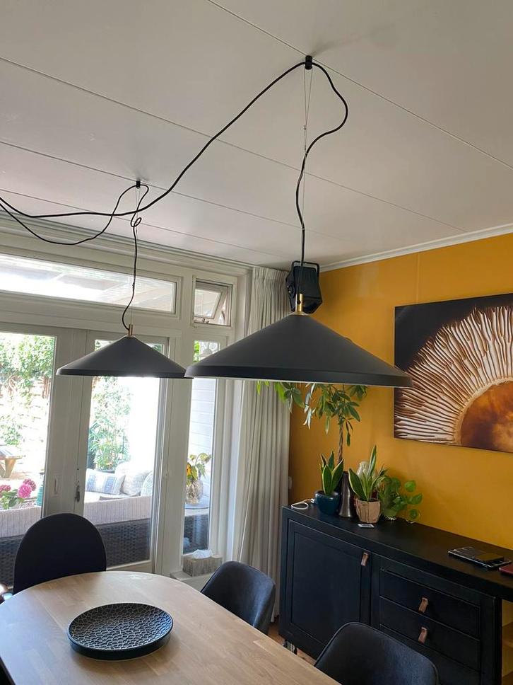 Twee zwarte hanglampen It's About Romi - zo goed als nieuw, Huis en Inrichting, Lampen | Hanglampen, Zo goed als nieuw, Minder dan 50 cm