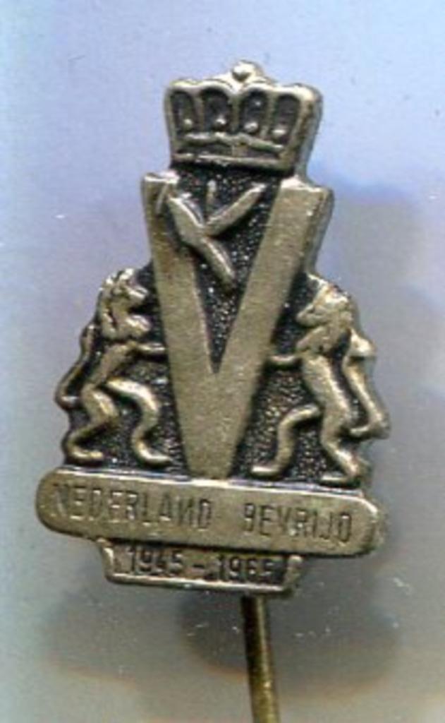 Nederland Bevrijd 1945 - 1965 zilverkleurig speldje( U_002), Verzamelen, Speldjes, Pins en Buttons, Nieuw, Speldje of Pin, Stad of Land