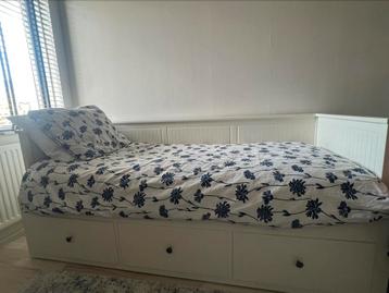 2 stuks, Ikea bed, met 3 lades en onderbed,incl matrassen