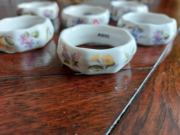 6 stuks Bone China Porselein SERVETRINGEN AJL-England, Antiek en Kunst, Curiosa en Brocante, Ophalen of Verzenden