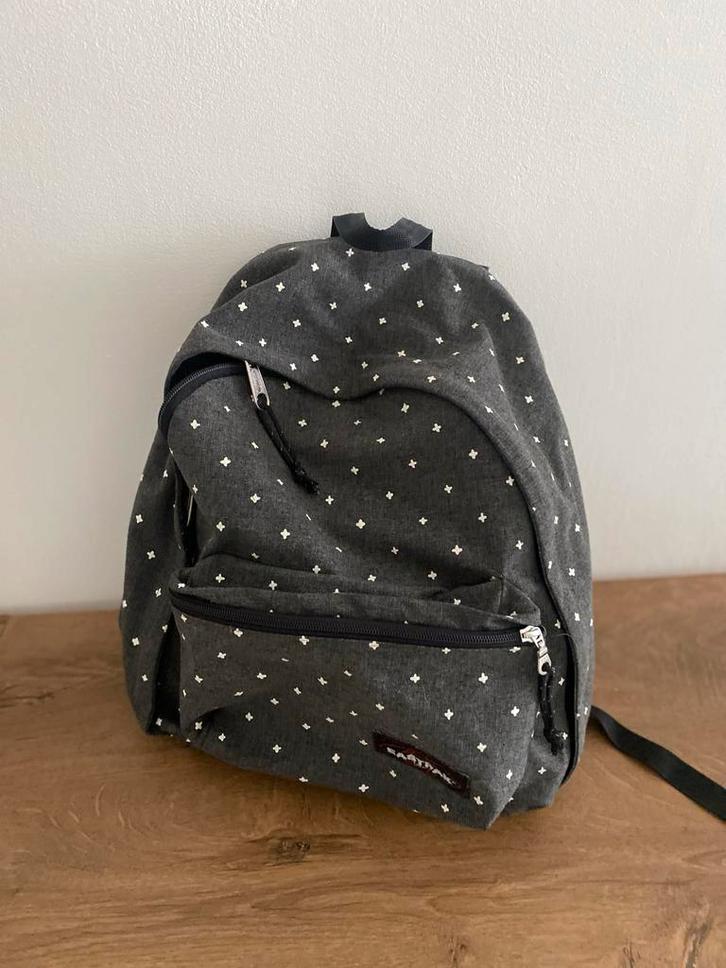 Eastpak Rugzak - Grijs met Witte Kruisjes, Sieraden, Tassen en Uiterlijk, Tassen | Rugtassen, Gebruikt, Eastpak, 25 tot 40 cm