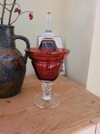 Oude glazen snoeppot op voet, robijnrood glas, dekselcoupe, Antiek en Kunst, Ophalen of Verzenden