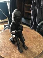 Houten beeldje – Zittende figuur met fluit, Ophalen of Verzenden, Zo goed als nieuw