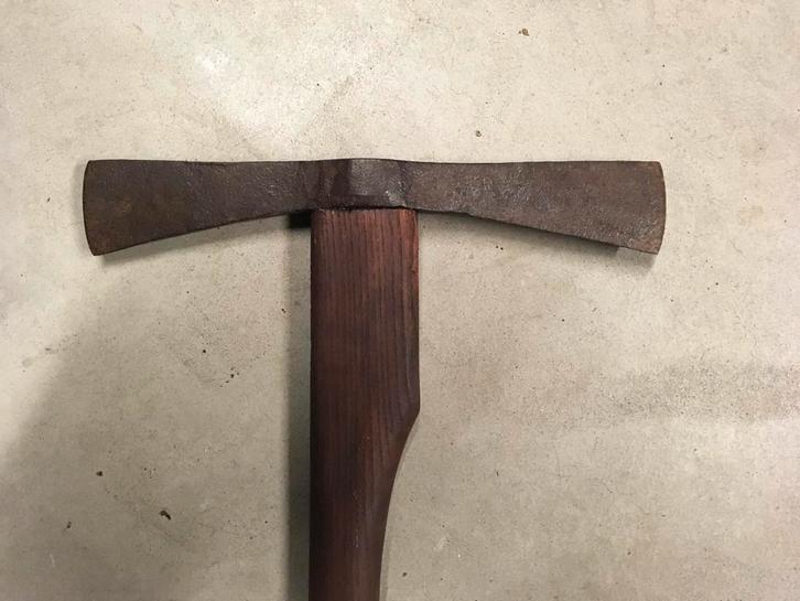 Antieke bijl voor molensteenbewerking, Antiek en Kunst, Antiek | Gereedschap en Instrumenten, Ophalen of Verzenden