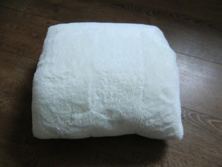 Gusta multikussen, sierkussen, hand of voetkussen  NIEUW, Huis en Inrichting, Woonaccessoires | Kussens, Nieuw, Wit, Vierkant