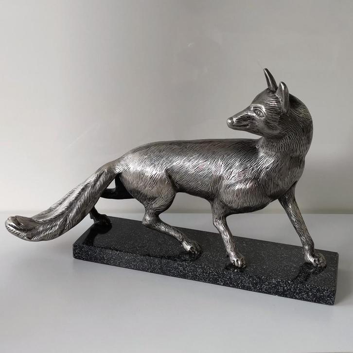 Beeld: Vos in antiek zilver op granieten sokkel of brons, Antiek en Kunst, Kunst | Beelden en Houtsnijwerken
