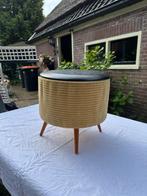 Vintage naaipoef / opbergkruk jaren ‘50-‘60 – retro design, Huis en Inrichting, Banken | Voetenbanken en Poefen, Ophalen, Gebruikt
