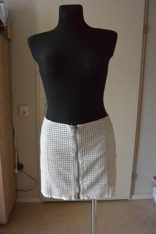 Nikkie rokje 38 roomwit nep leer nieuw staat, Kleding | Dames, Rokken, Zo goed als nieuw, Maat 38/40 (M), Wit, Boven de knie, Ophalen of Verzenden