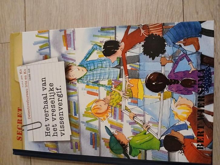 Bert Wiersema  Iris en Ko: verhaal vreselijke vissenvergif, Boeken, Kinderboeken | Jeugd | onder 10 jaar, Zo goed als nieuw, Fictie algemeen