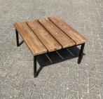 Nette tuintafel met houten blad en metalen onderstel, Tuin en Terras, Tuinsets en Loungesets, Ophalen, Bijzettafel, Zo goed als nieuw