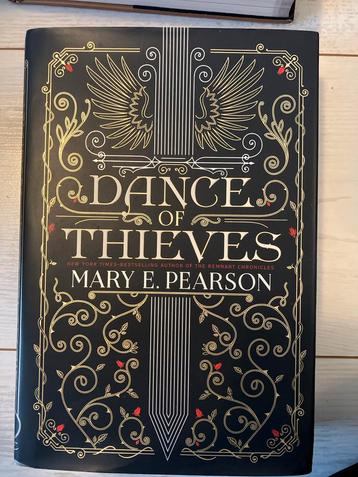 Dance of Thieves - Mary E. Pearson beschikbaar voor biedingen
