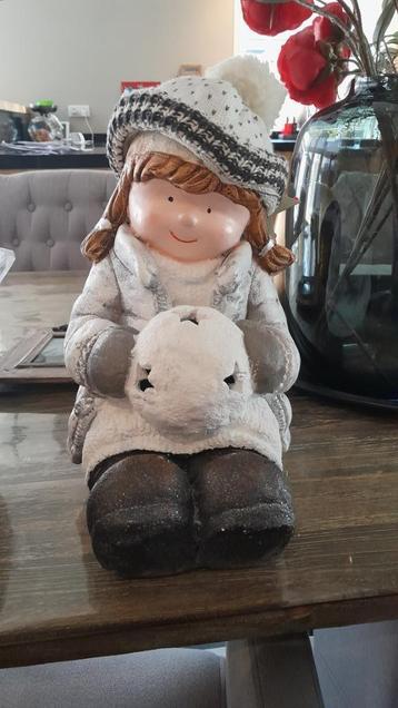  Voor Kerst meisje met de bal beschikbaar voor biedingen