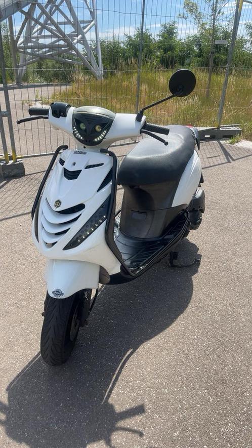 Piaggio zip 4t 50cc, Fietsen en Brommers, Scooters | Piaggio, Zo goed als nieuw, Zip, Ophalen