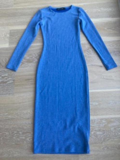 Lange blauwe jurk van Gust & Gusto maat XS/S, Kleding | Dames, Jurken, Zo goed als nieuw, Maat 34 (XS) of kleiner, Blauw, Onder de knie
