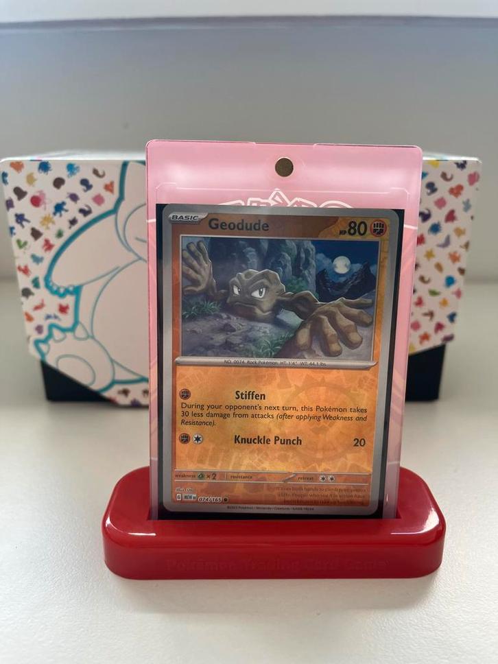 Reverse holo 151 Geodude Pokemon Kaart - MEW EN 074/165, Hobby en Vrije tijd, Verzamelkaartspellen | Pokémon, Zo goed als nieuw